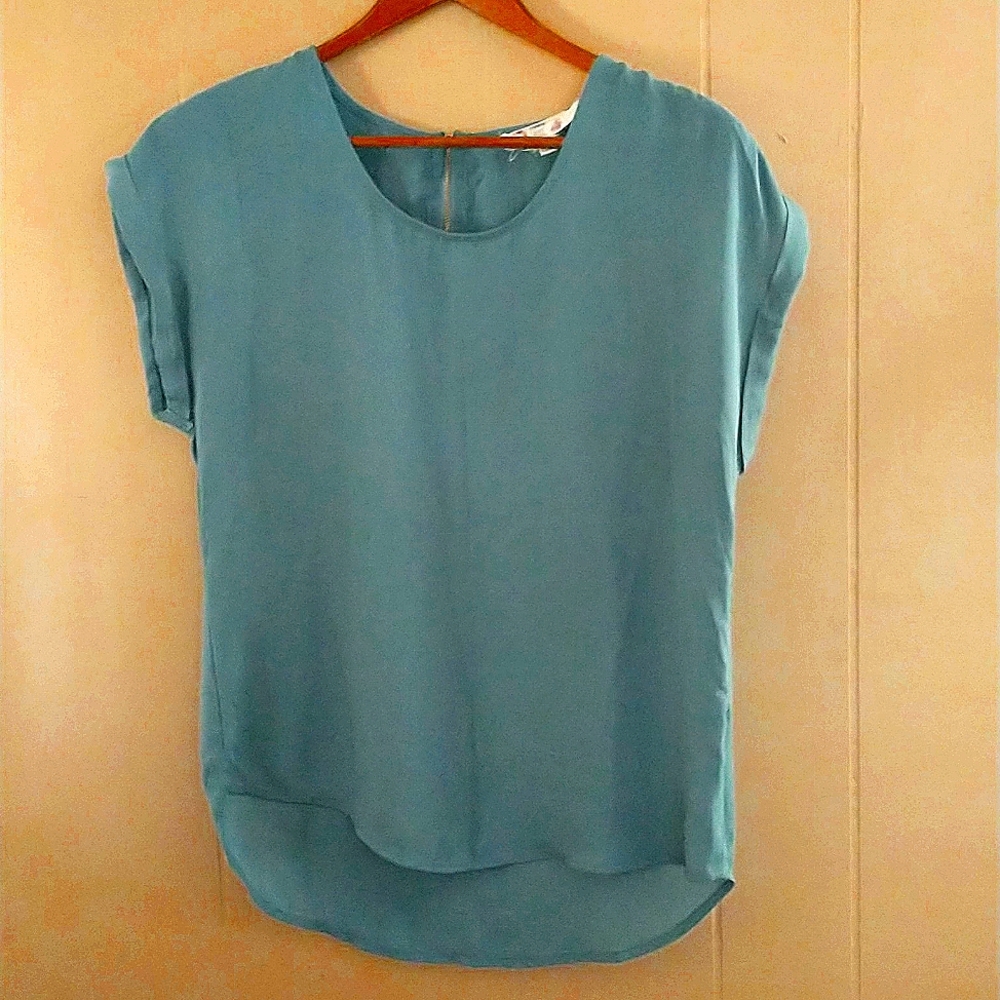 Hippie Rose Short Sleeve Top With Exposed Back Zipper Flowy Teal Poly Size Small